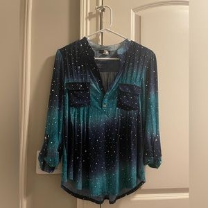 Blue and green sequined blouse with 3/4 sleeves